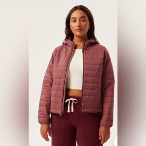 GIRLFRIEND COLLECTIVE PACKABLE PUFFER JACKET COLOR JAM SIZE XS